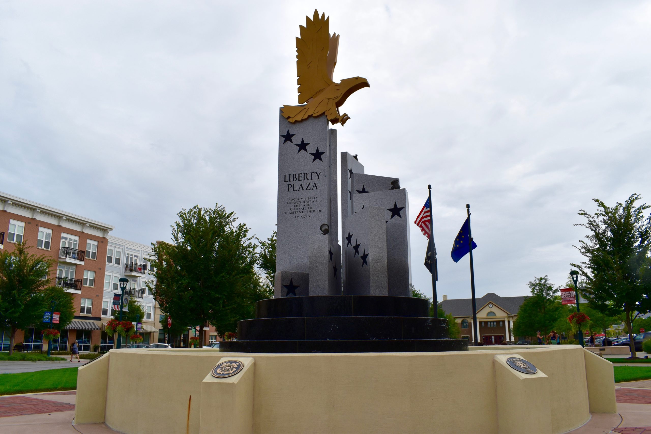 monument with stars and eagle